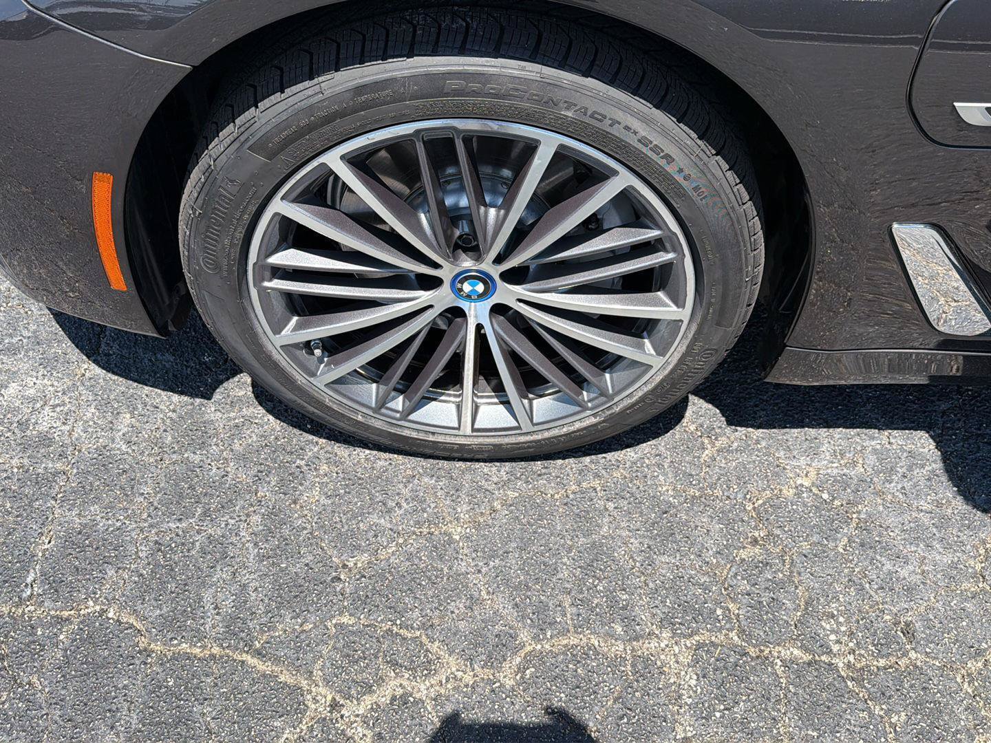 Used 2023 BMW 530e w/ Premium Package RWD image 38