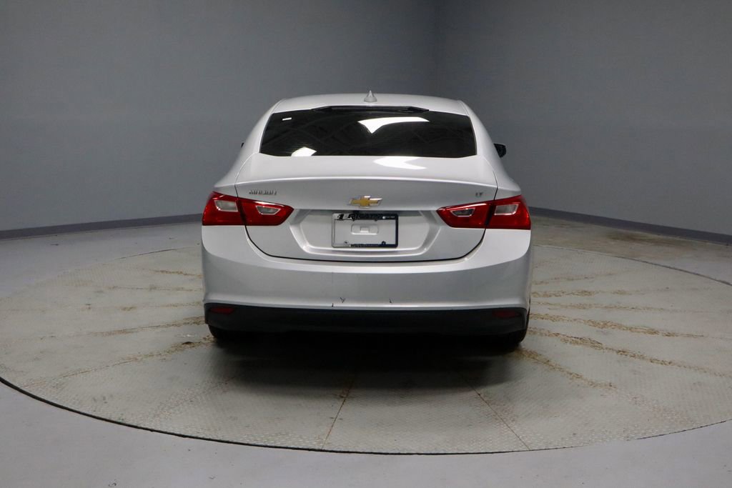 Used 2018 Chevrolet Malibu LT w/ Leather Package FWD image 9
