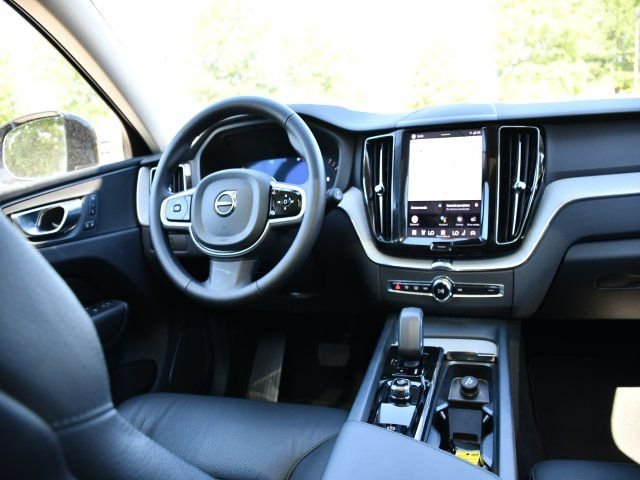 Certified 2025 Volvo XC60 B5 Plus AWD/4WD image 18