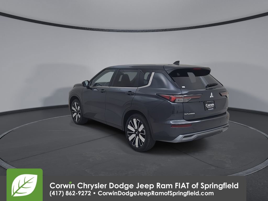 Used 2025 Mitsubishi Outlander SE image 11
