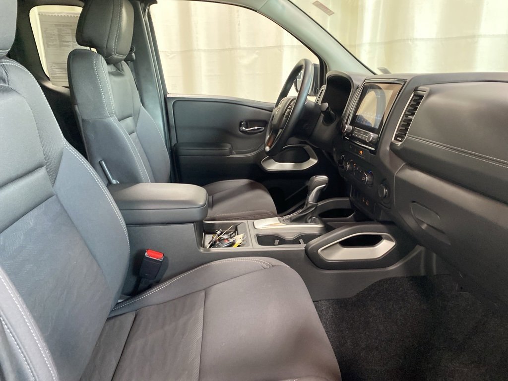 Used 2024 Nissan Frontier SV image 8