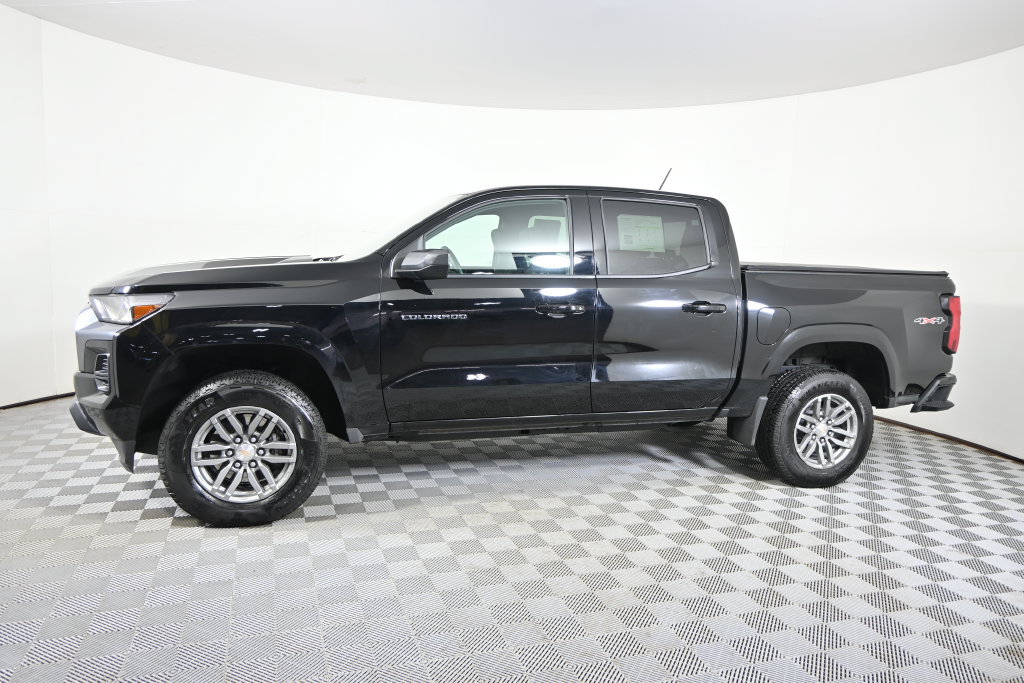 Used 2026 Chevrolet Colorado LT w/ Advanced Trailering Package AWD/4WD image 2