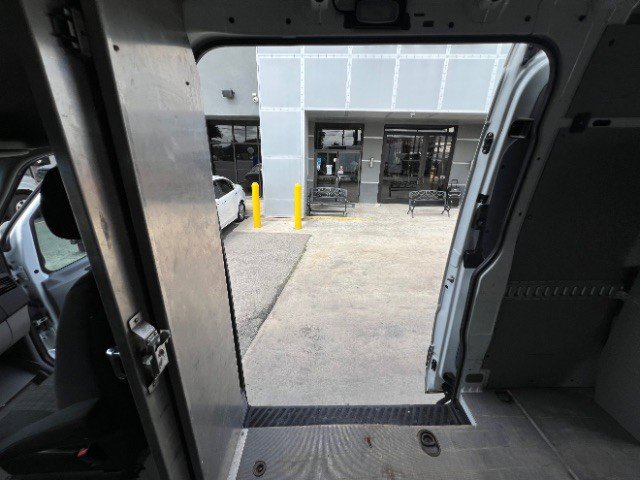Used 2017 Freightliner Sprinter 2500 image 32