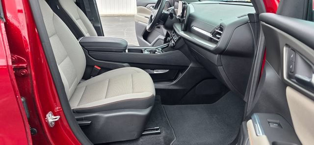 Used 2025 Chevrolet Traverse LT FWD image 18