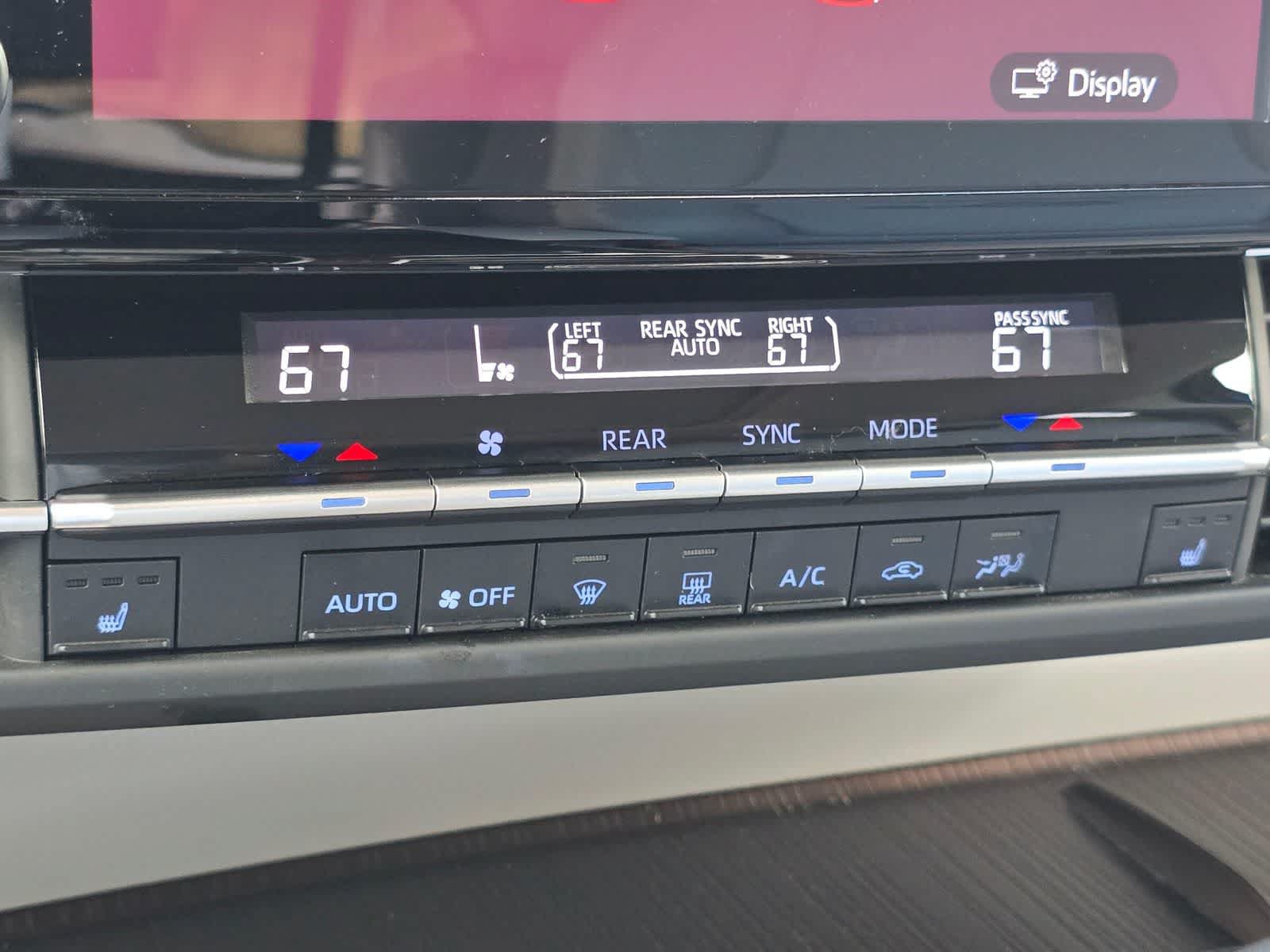 Used 2023 Toyota Sienna XLE AWD/4WD image 15