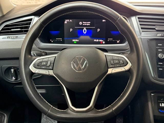 Used 2022 Volkswagen Tiguan SE w/ Panoramic Sunroof Package AWD/4WD image 16