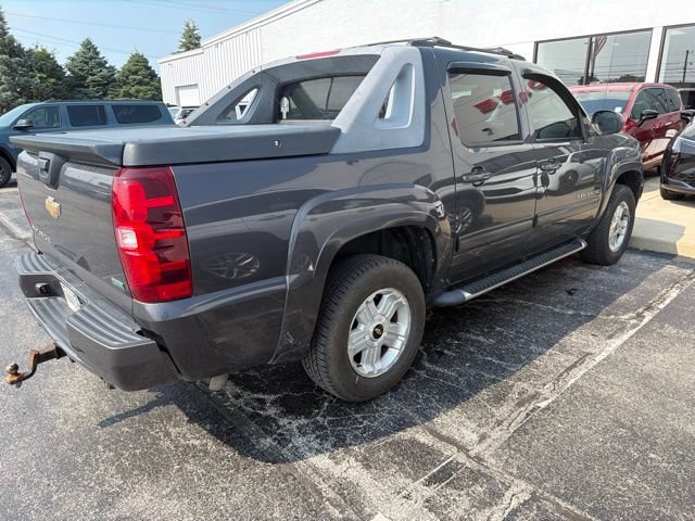 Used 2011 Chevrolet Avalanche LT w/ Luxury Package AWD/4WD image 8