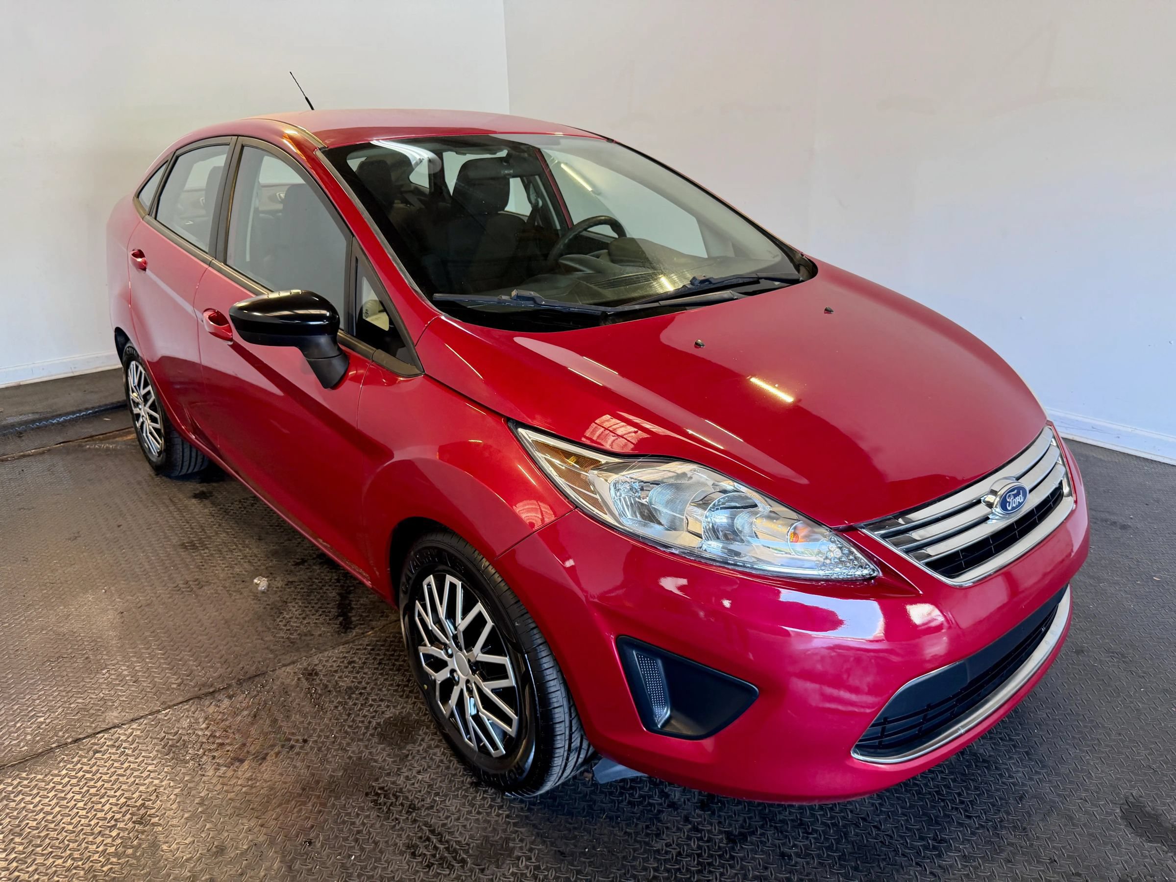 Used 2012 Ford Fiesta SE w/ Super Fuel Economy Pkg FWD image 4