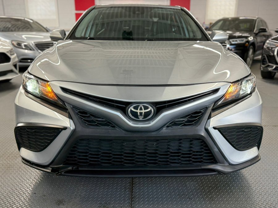 Used 2021 Toyota Camry SE FWD image 3