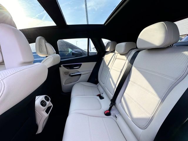 Used 2025 Mercedes-Benz GLC 300 4MATIC image 23