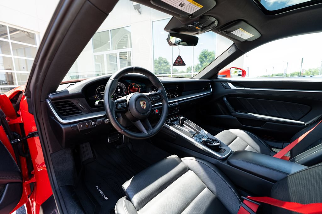 Used 2025 Porsche 911 Carrera RWD image 31