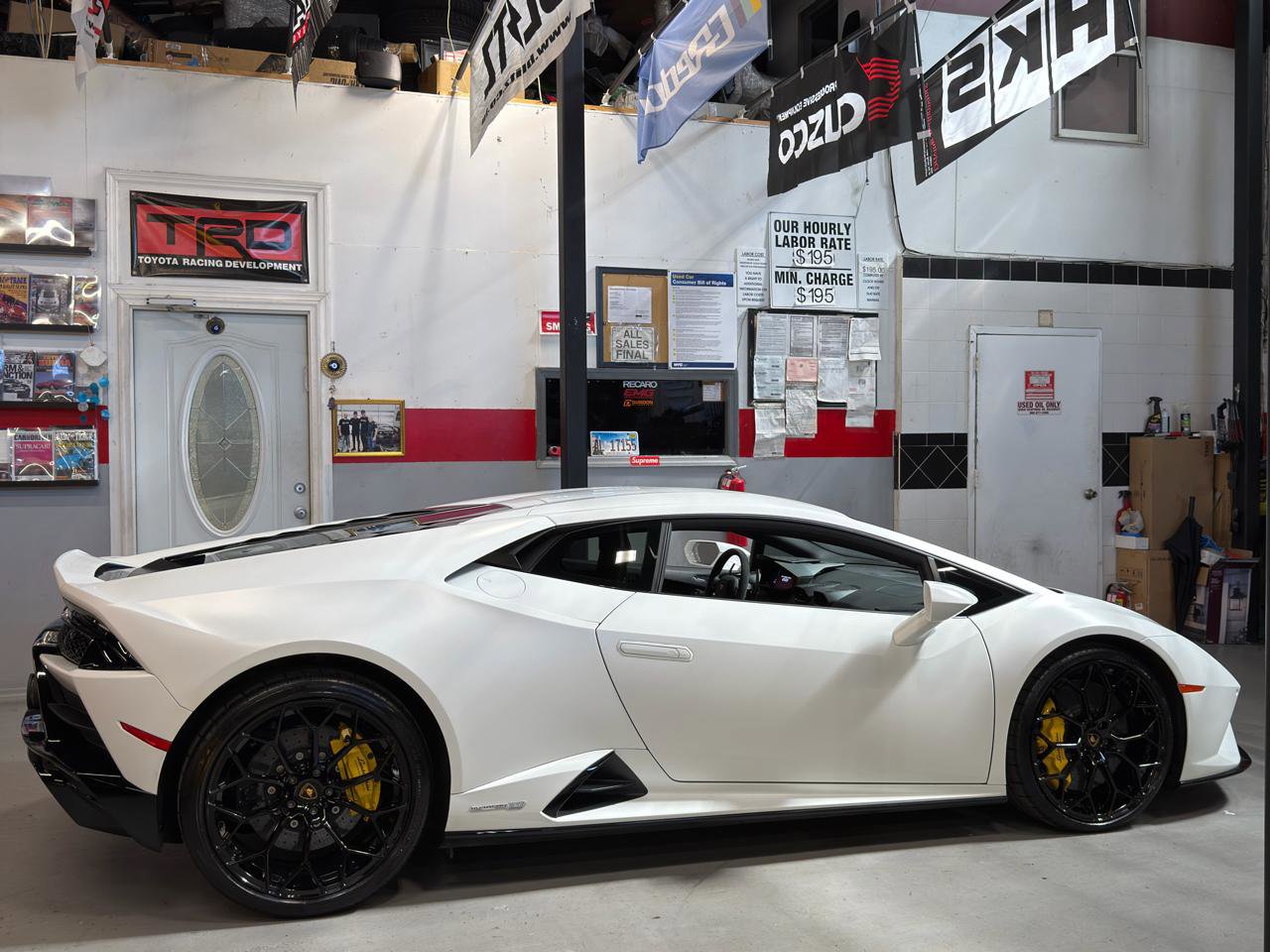 Used 2022 Lamborghini Huracan EVO image 4