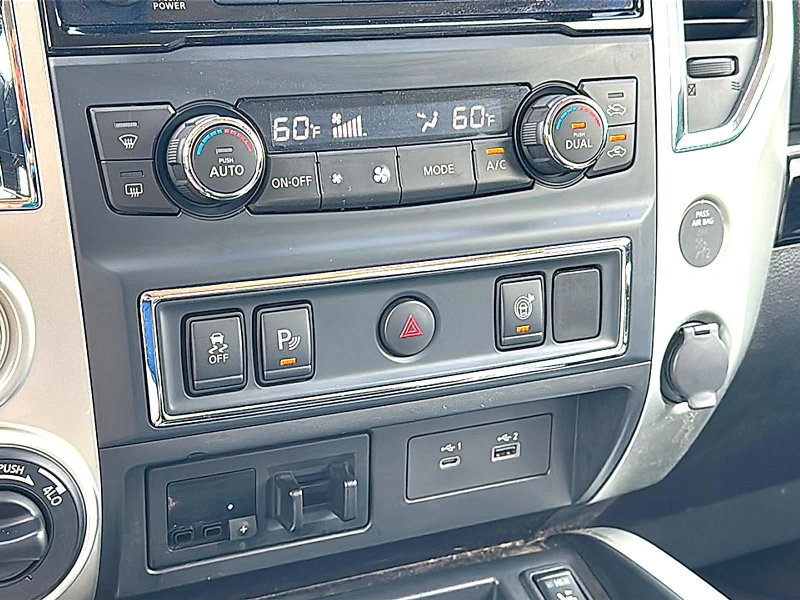 Used 2021 Nissan Titan SV w/ SV Convenience Package AWD/4WD image 34