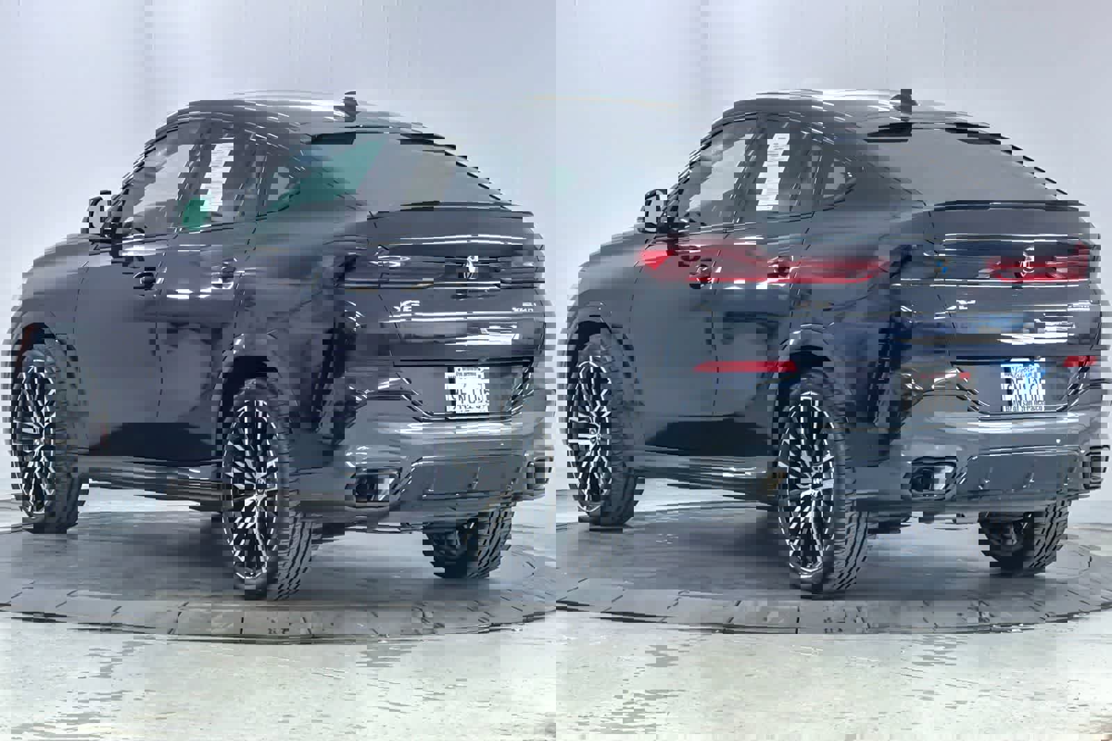 Used 2023 BMW X6 xDrive40i w/ M Sport Package image 6