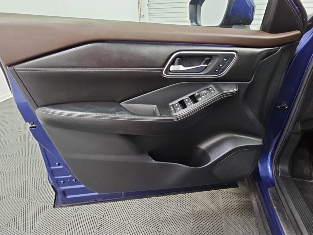 Used 2023 Nissan Rogue Platinum AWD/4WD image 29