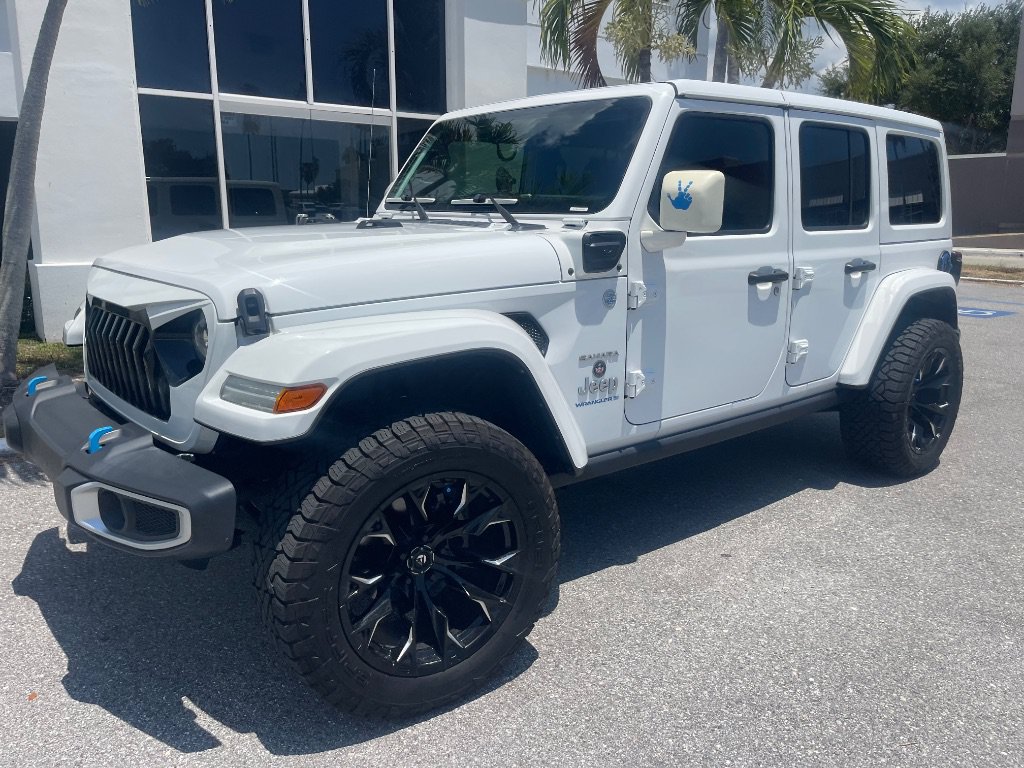 Used 2023 Jeep Wrangler Unlimited Sahara AWD/4WD image 5