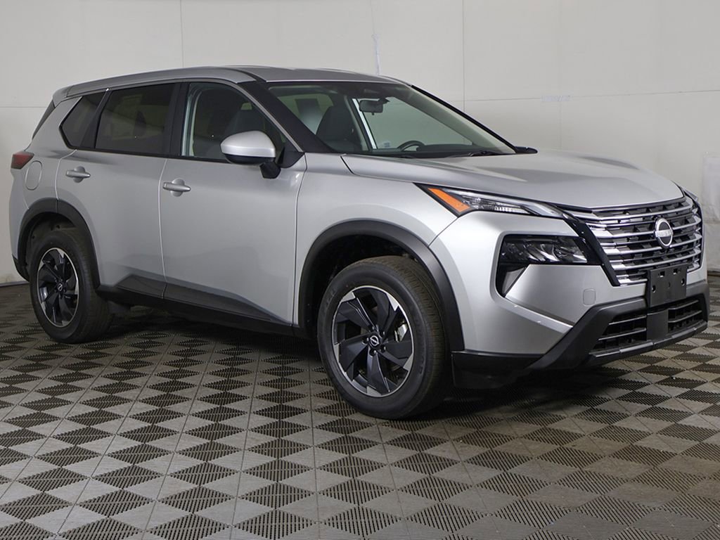 Used 2024 Nissan Rogue SV image 2