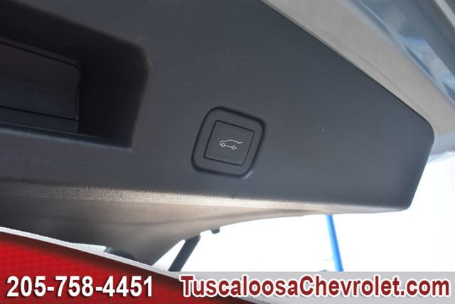 Used 2025 Chevrolet Traverse LT w/ LPO, Floor Liner Package FWD image 9