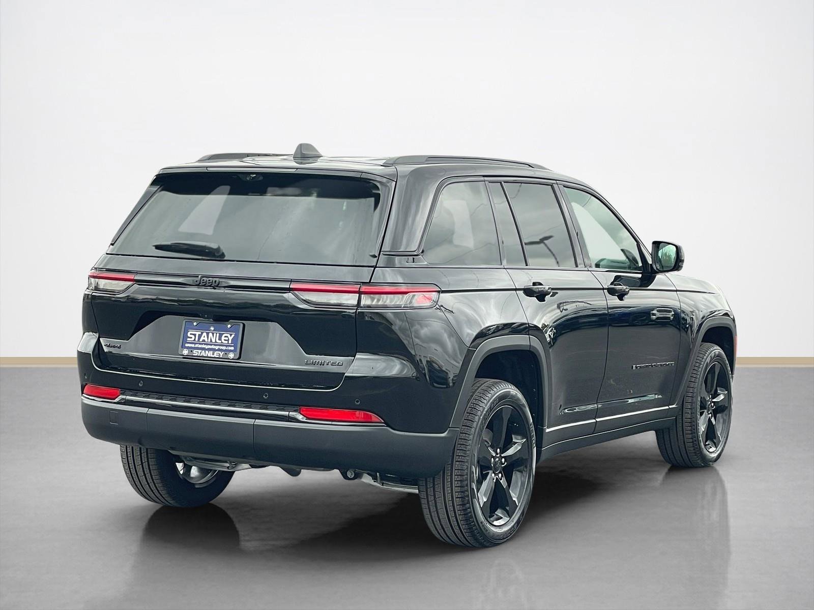 New 2025 Jeep Grand Cherokee Limited w/ Luxury Tech Group II image 7
