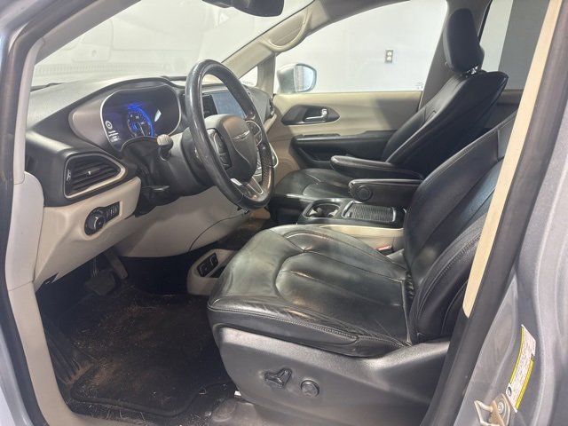 Used 2020 Chrysler Pacifica Touring-L Plus w/ Tire & Wheel Group image 12