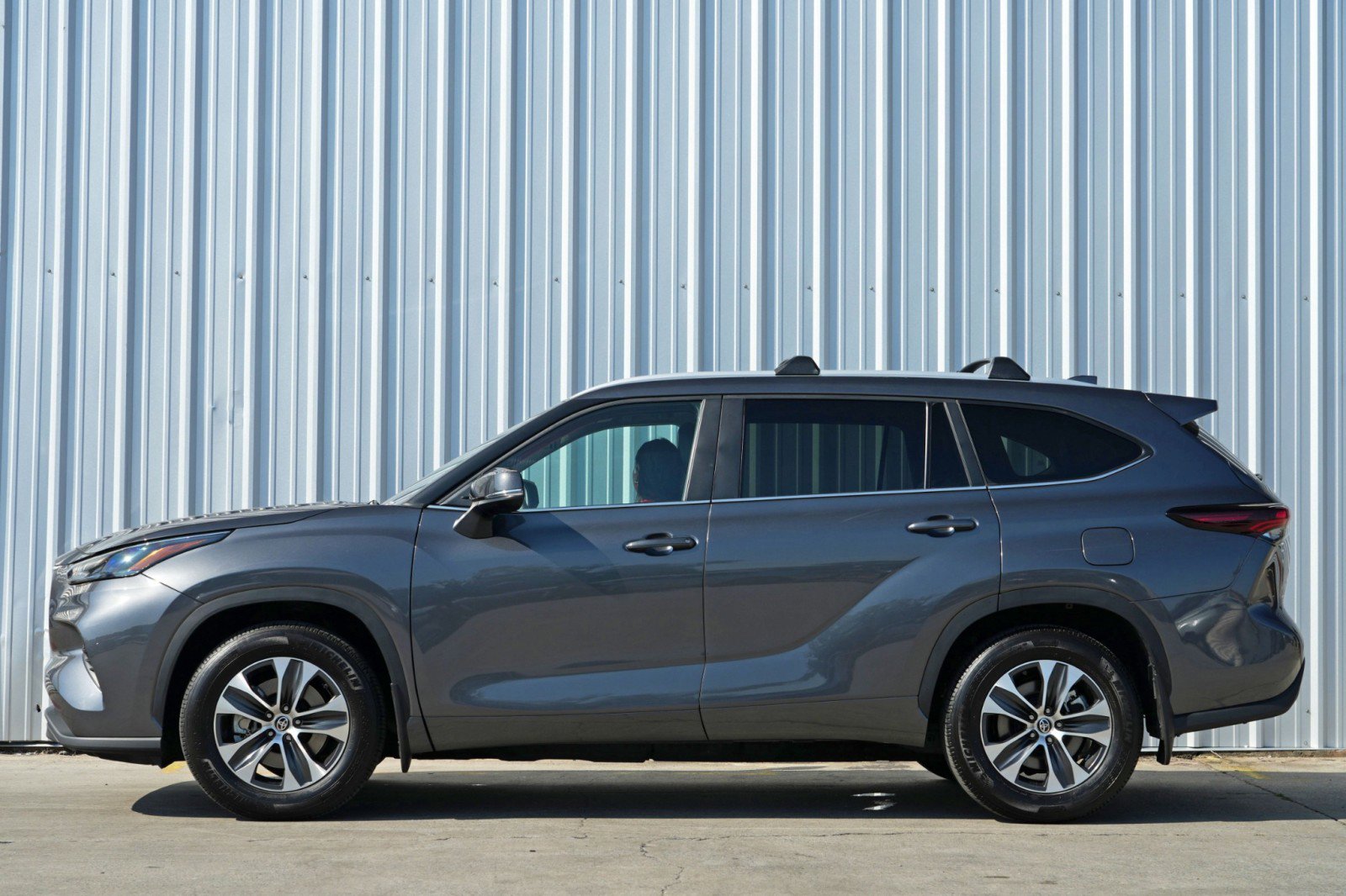 Used 2024 Toyota Highlander XLE image 49