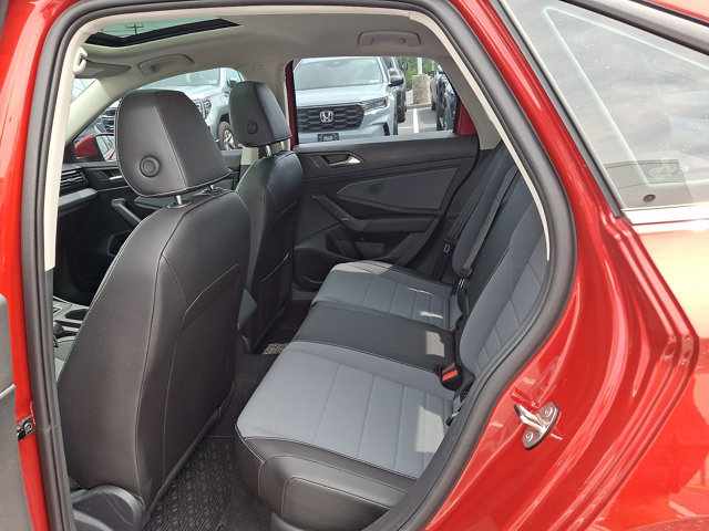 Used 2025 Volkswagen Jetta SE FWD image 10