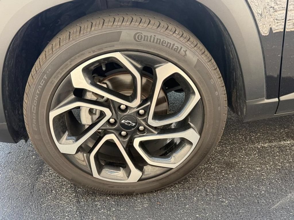 Used 2025 Chevrolet Trax RS w/ Sunroof Package FWD image 9