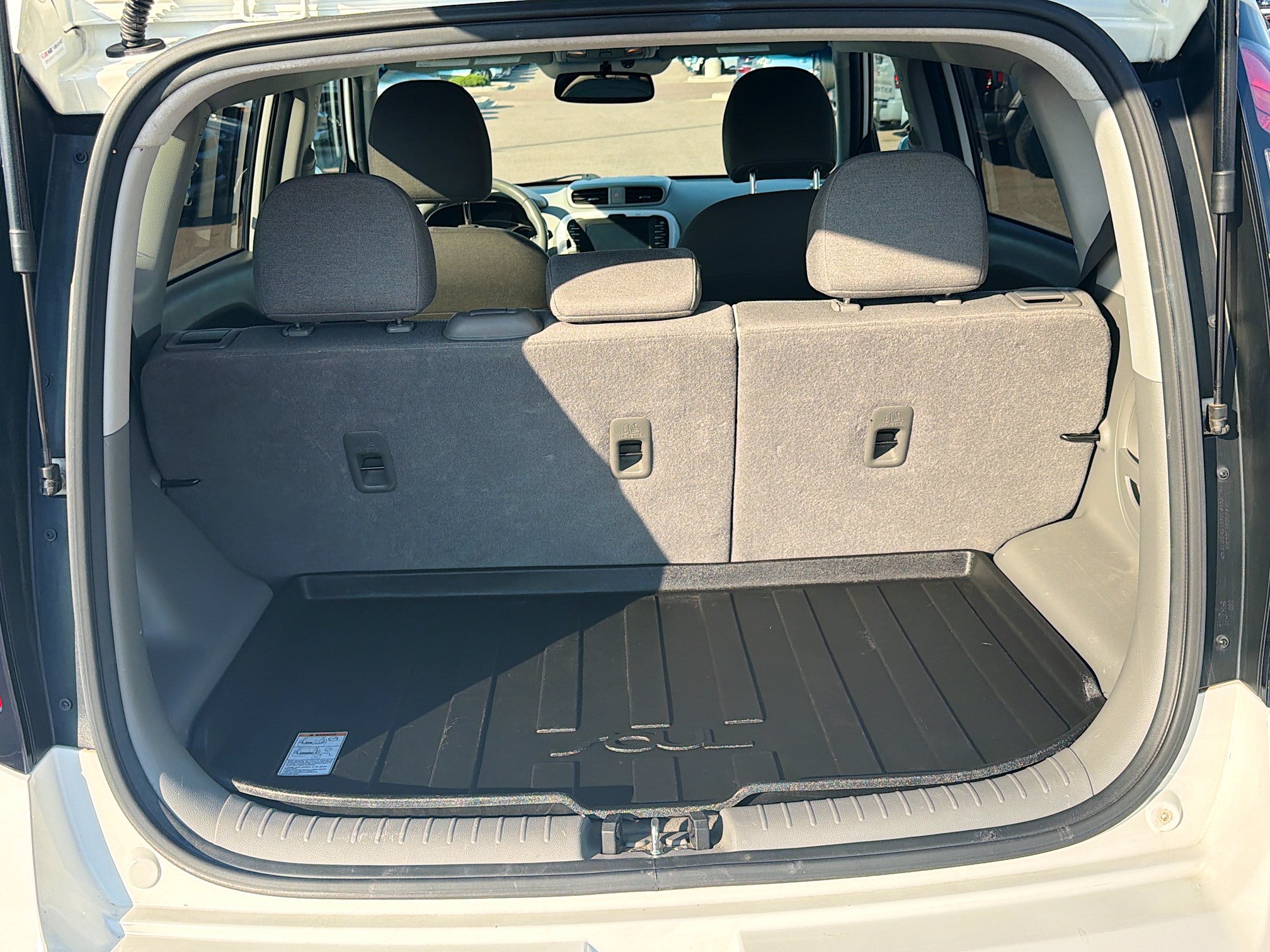 Used 2016 Kia Soul EV FWD image 27