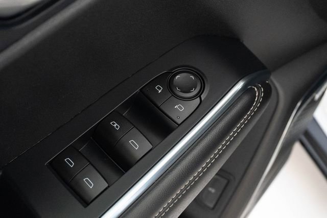 Used 2025 GMC Acadia Elevation image 17