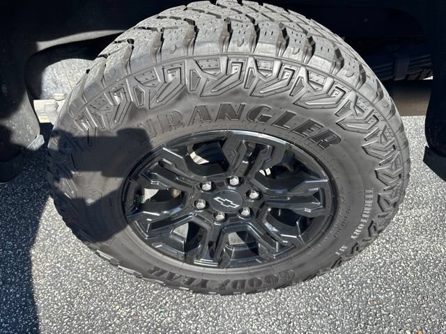 Used 2023 Chevrolet Silverado 1500 ZR2 w/ Technology Package AWD/4WD image 14