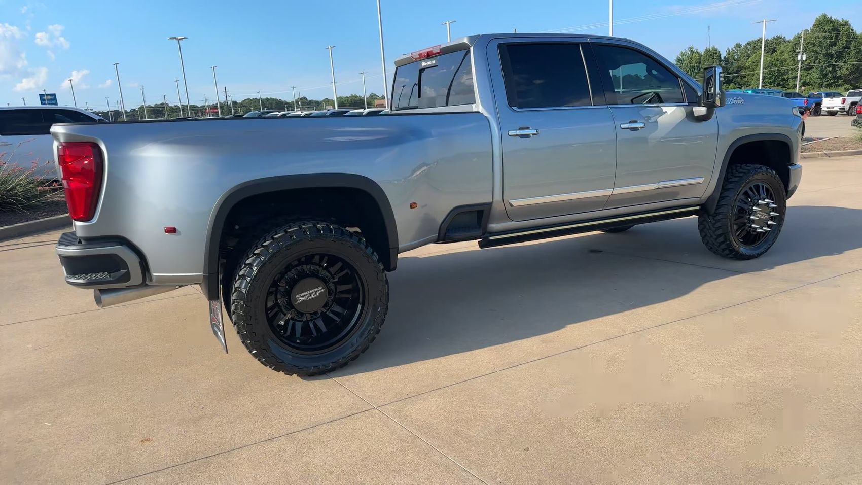 New 2026 Chevrolet Silverado 3500 High Country w/ Technology Package AWD/4WD image 9