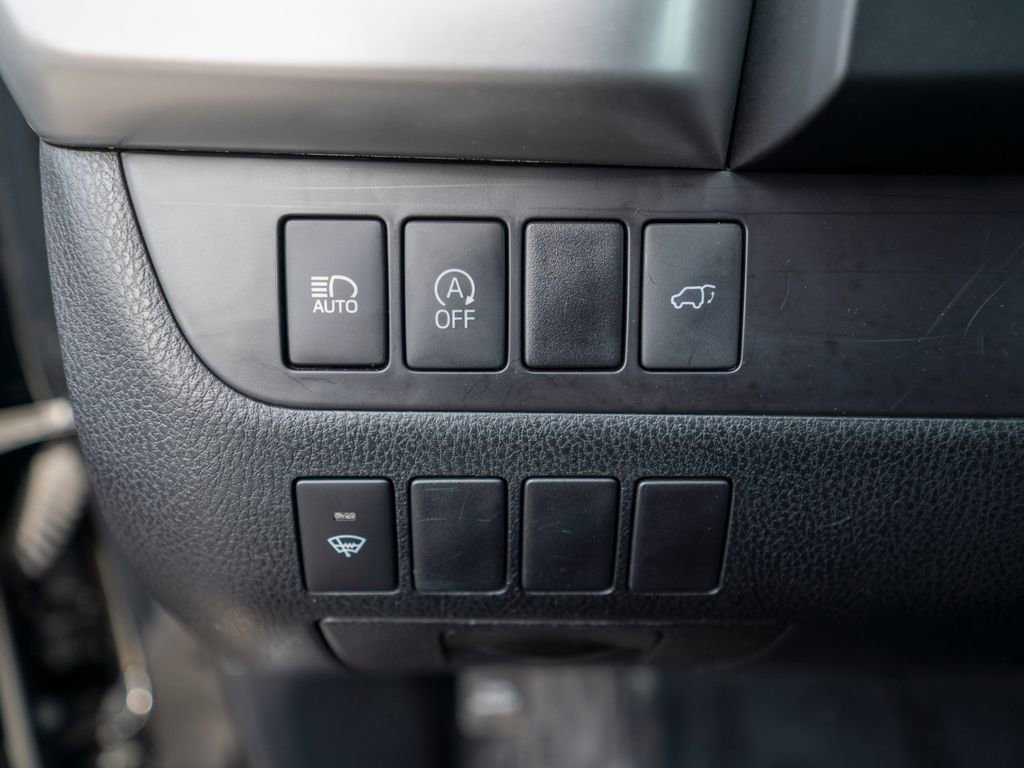 Used 2017 Toyota Highlander SE image 26