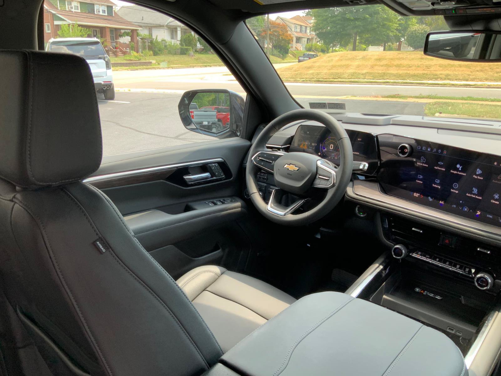 New 2026 Chevrolet Suburban LT w/ Comfort Package AWD/4WD image 8