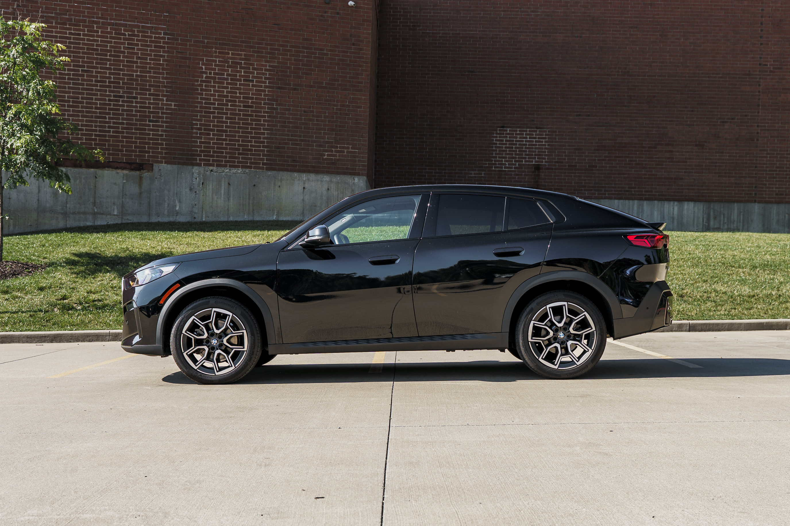 Used 2025 BMW X2 xDrive28i AWD/4WD image 6