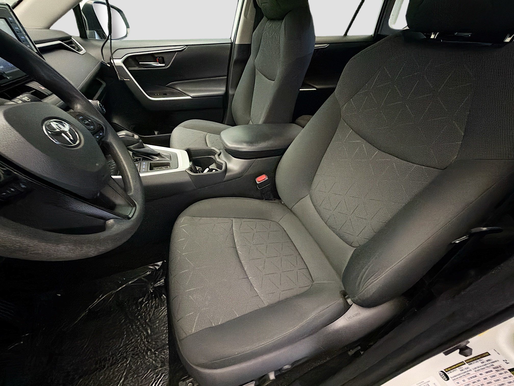 Used 2021 Toyota RAV4 XLE w/ Carpet Mat Package (TMS) FWD image 11