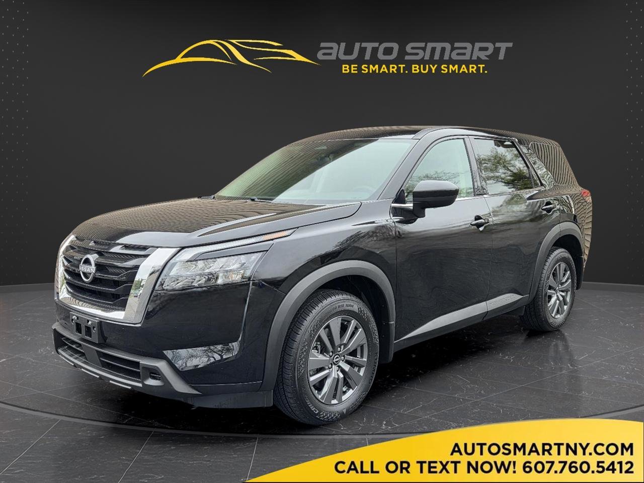 Used 2023 Nissan Pathfinder S AWD/4WD image 1