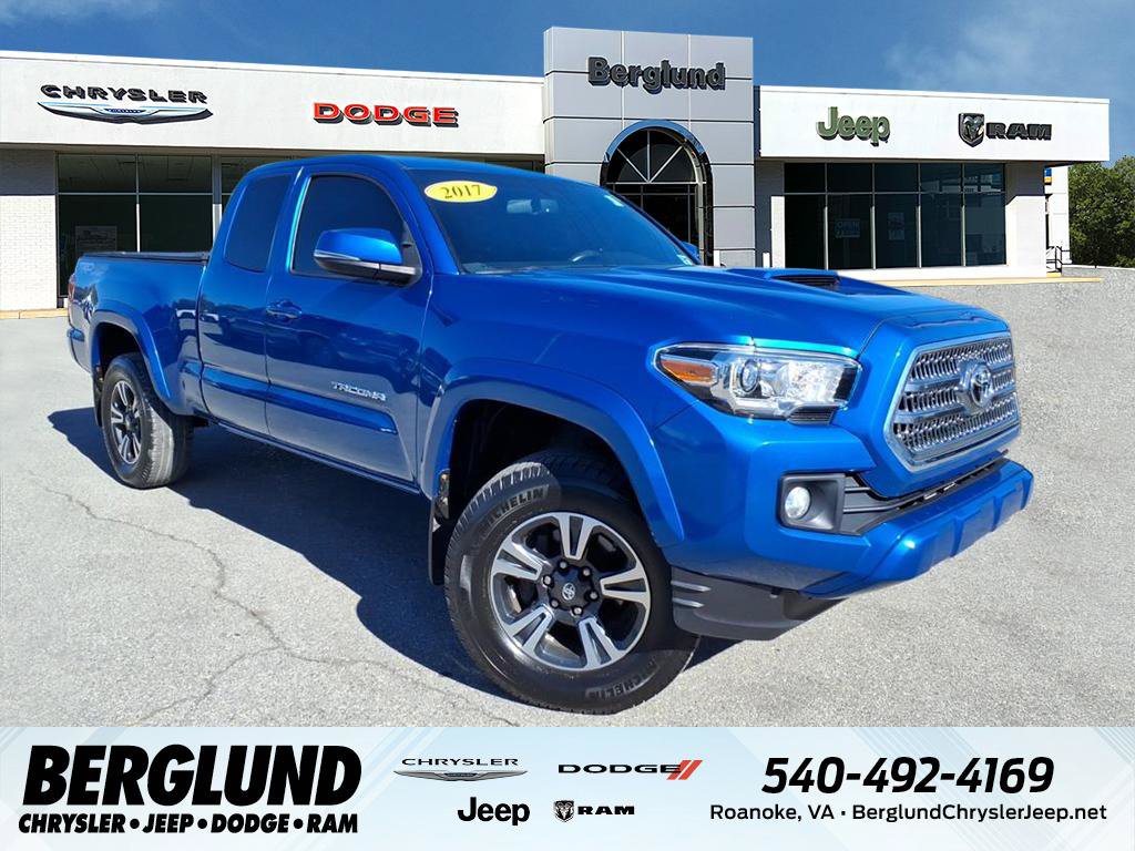 Used 2017 Toyota Tacoma TRD Sport AWD/4WD image 1