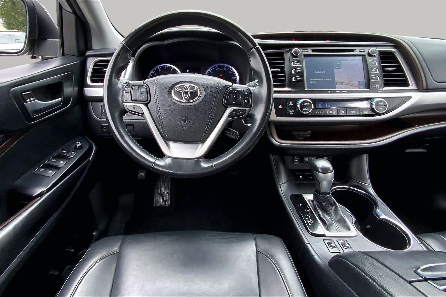 Used 2019 Toyota Highlander XLE FWD image 6