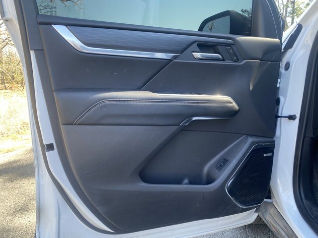 Used 2025 GMC Acadia Elevation w/ Elevation Premium Package image 17