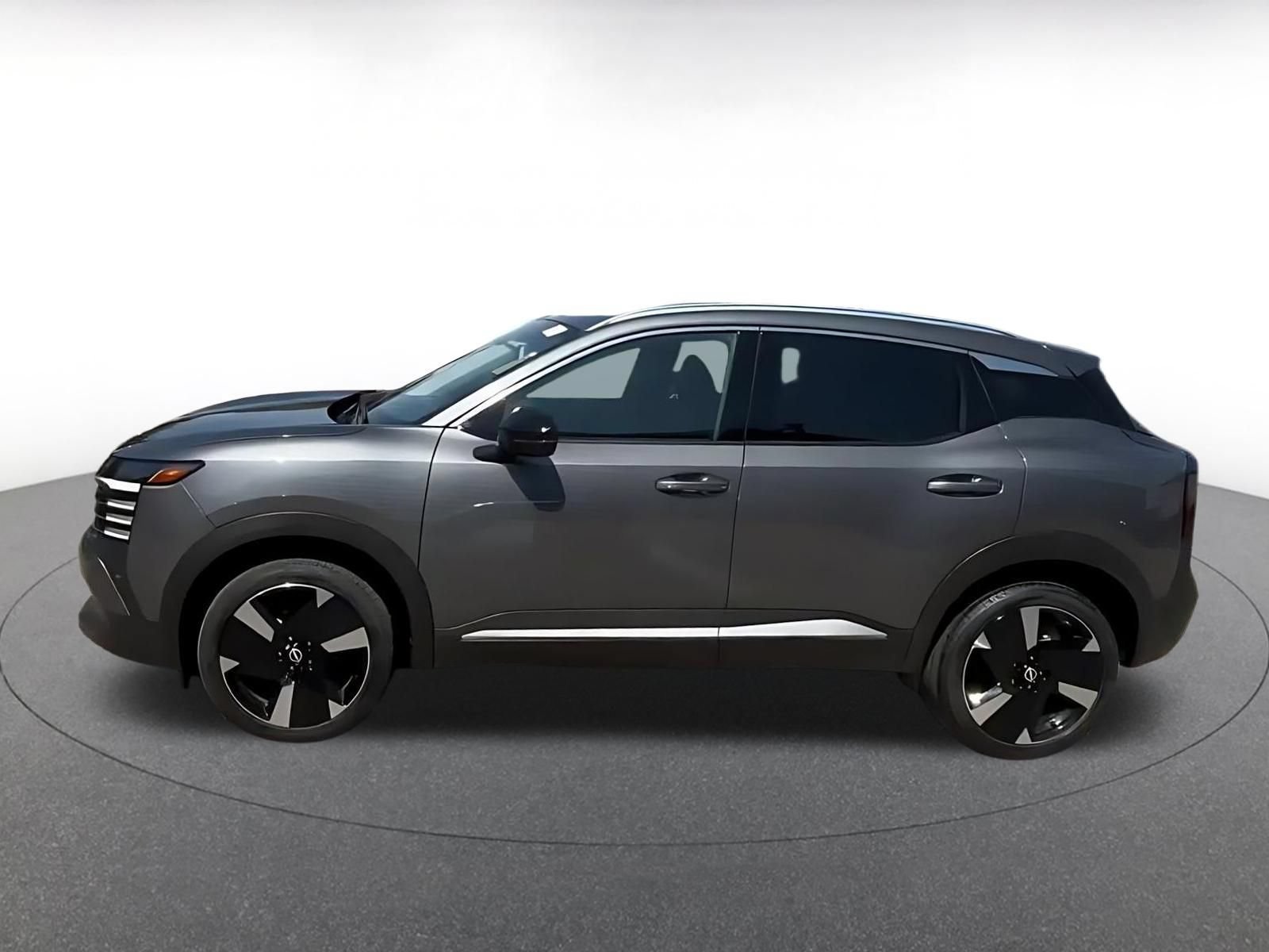 Used 2026 Nissan Kicks SR FWD image 7