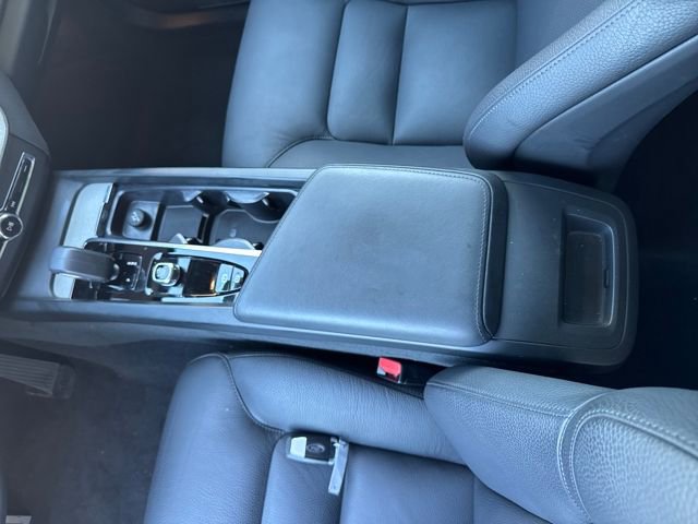 Used 2025 Volvo XC60 B5 Plus image 25