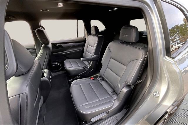 Used 2025 Buick Enclave Sport Touring image 16