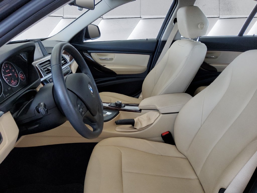 Used 2017 BMW 320i xDrive Sedan AWD/4WD image 7