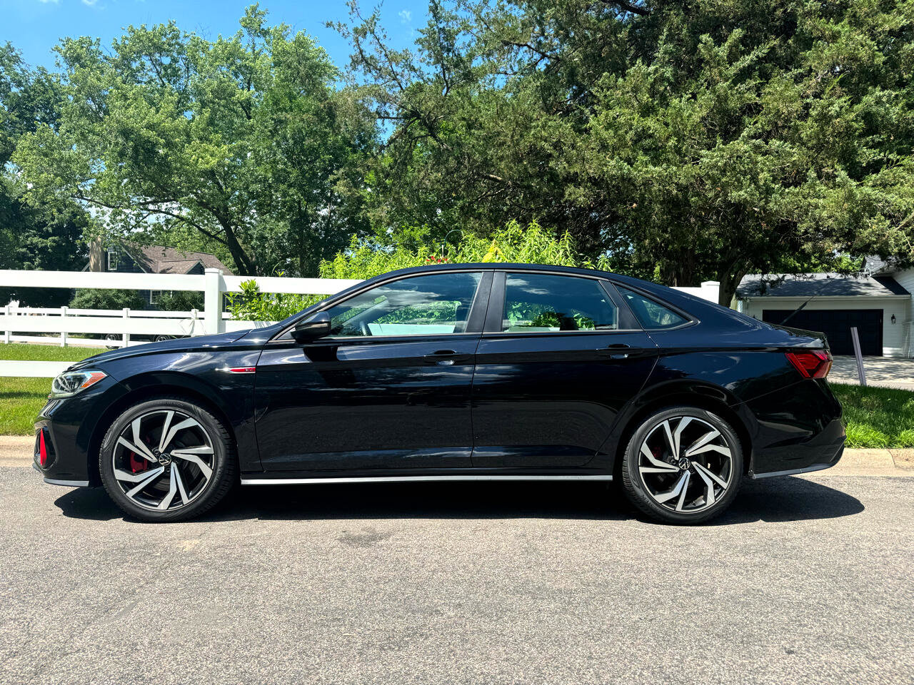 Used 2022 Volkswagen Jetta GLI Autobahn image 2