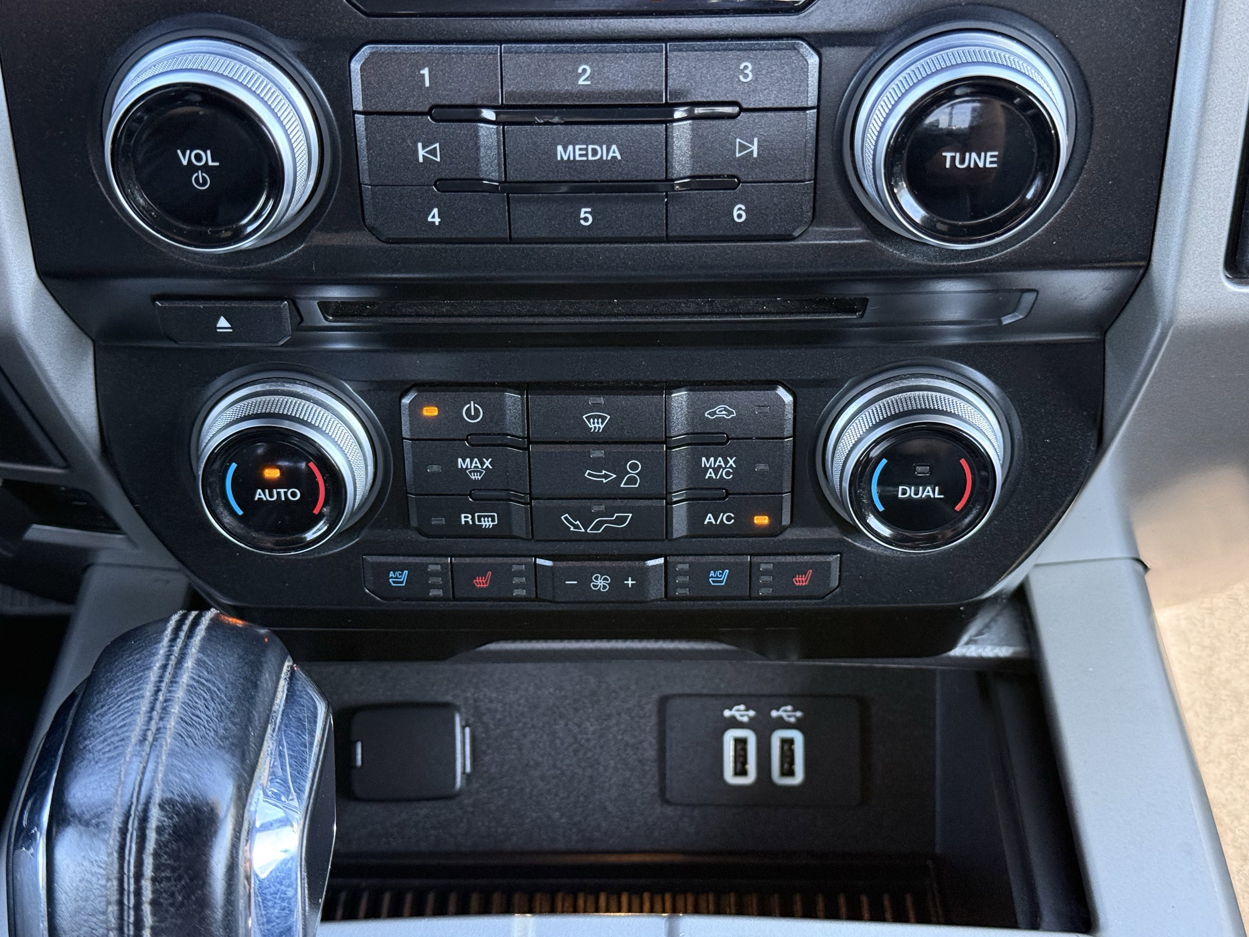 Used 2016 Ford F150 Lariat w/ Equipment Group 502A Luxury image 28