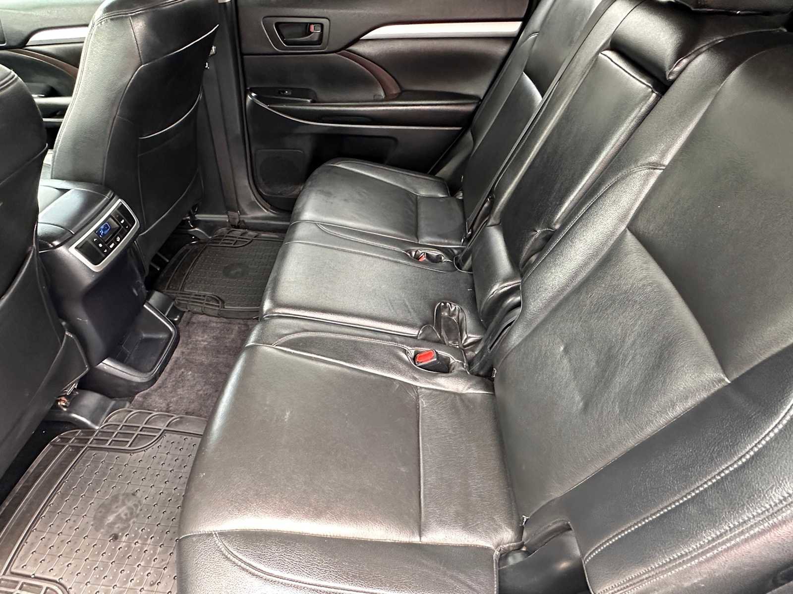 Used 2015 Toyota Highlander LE FWD image 27