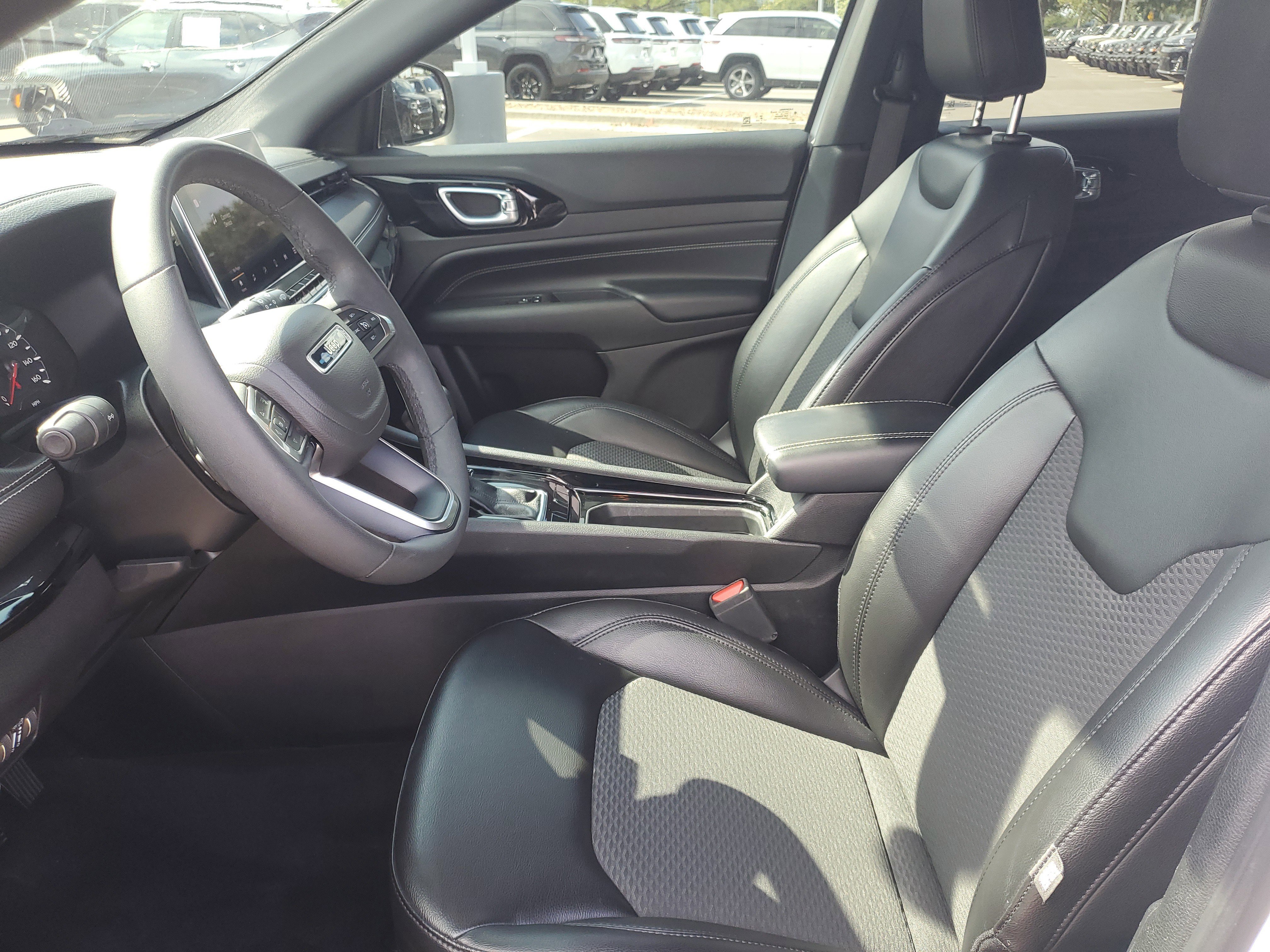 Used 2022 Jeep Compass Latitude FWD image 11