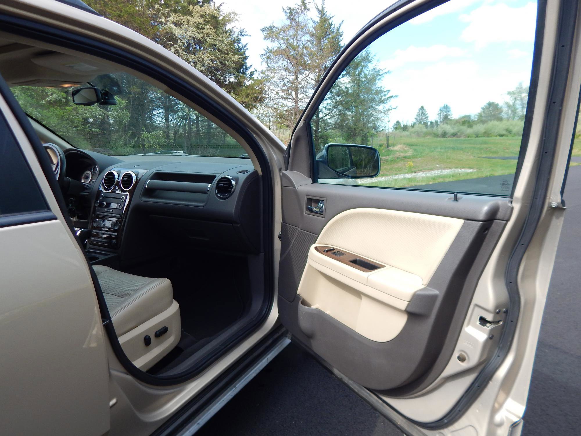 Used 2008 Ford Taurus X Limited image 19