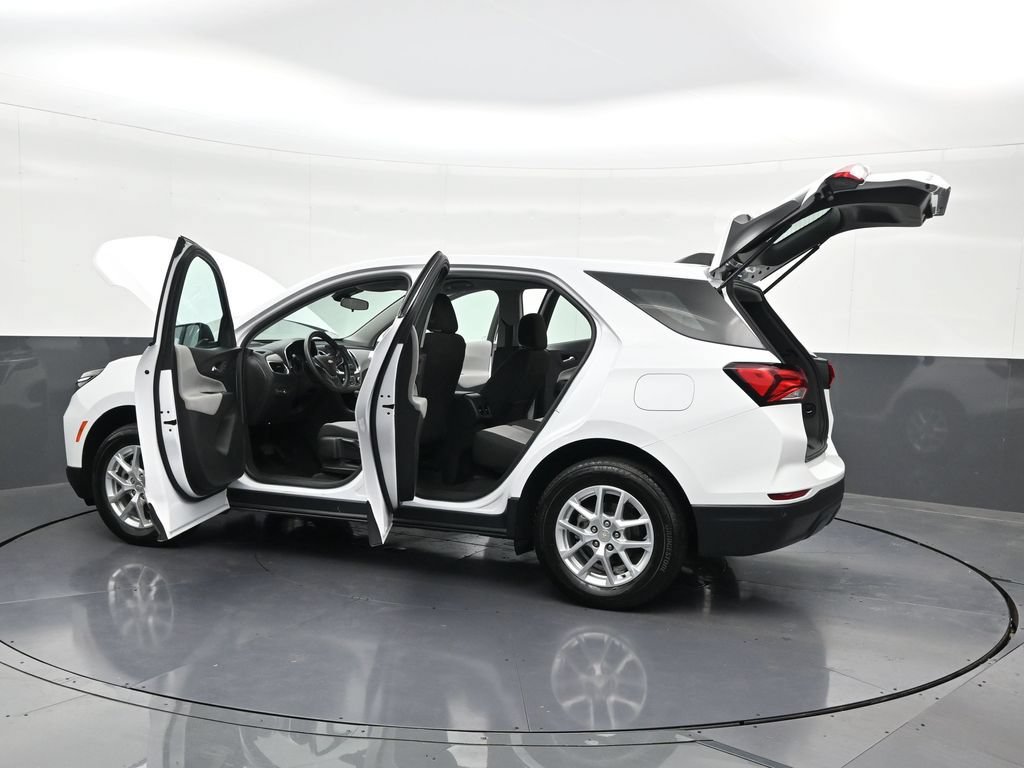 Used 2023 Chevrolet Equinox LS w/ Driver Confidence II Package AWD/4WD image 34