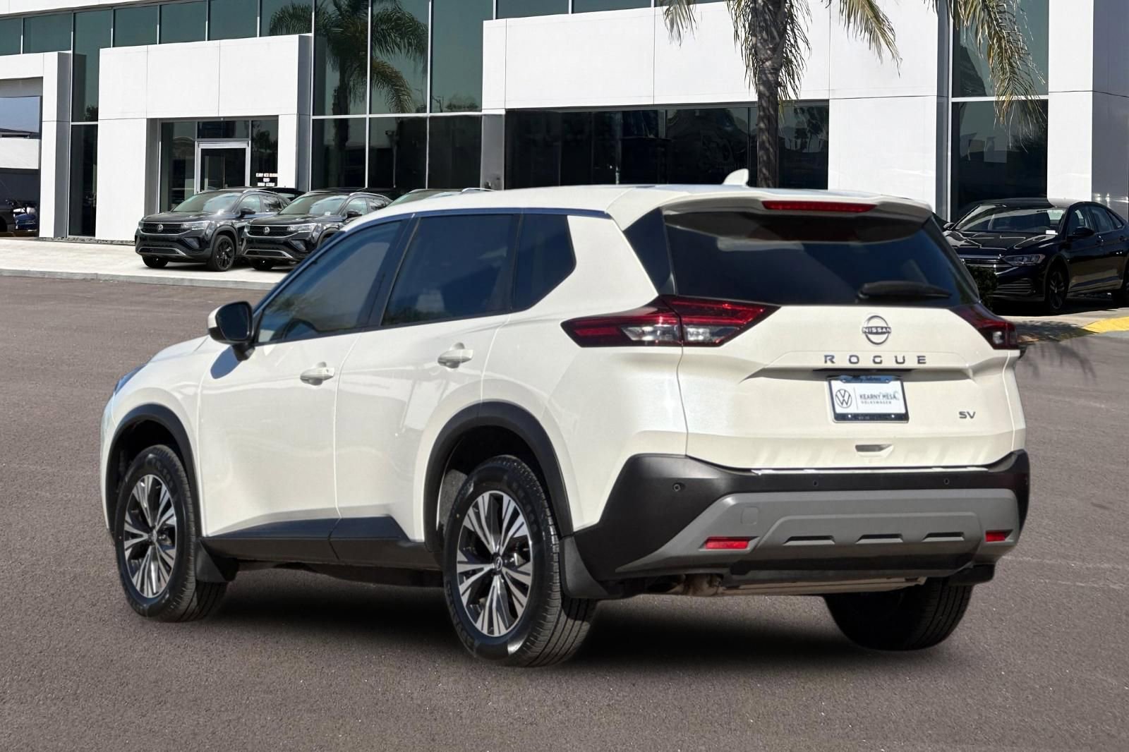 Used 2023 Nissan Rogue SV image 5